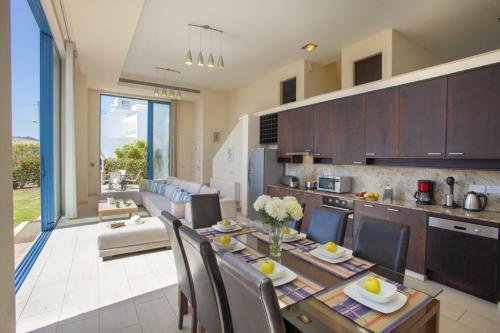 ?villa In A Fantastic Location On The Seafront? Protaras Villa 48