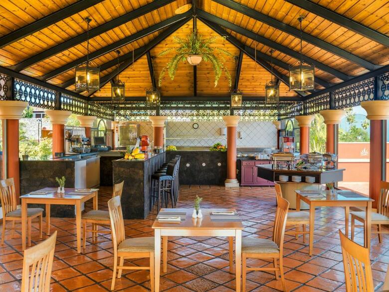 Hotel Las �guilas
