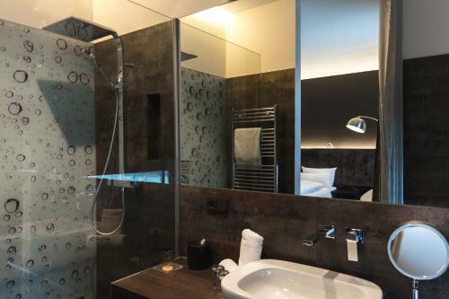 Saks Urban Design Hotel