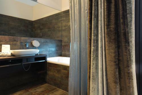 Saks Urban Design Hotel
