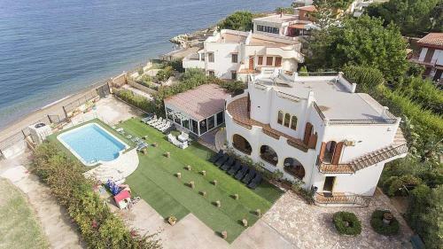 Casteldaccia Villa Sleeps 10 Pool Air Con Wifi