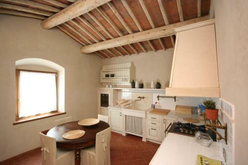 Castellina In Chianti Apartment Sleeps 6