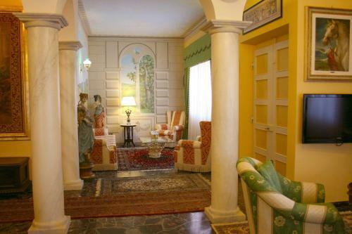 Santa Lucia Villa Sleeps 14 Pool Air Con Wifi