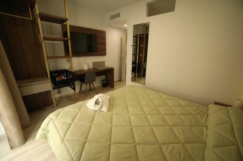 8room Hotel