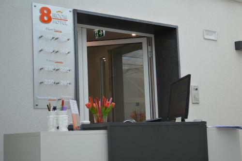 8room Hotel