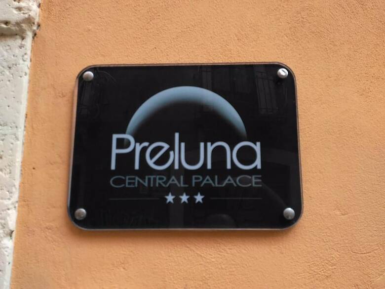 Hostal Preluna Central Palace