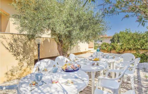 Four-bedroom Holiday Home In Cava D'aliga