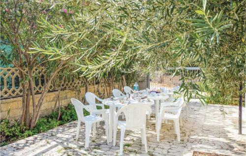 Four-bedroom Holiday Home In Cava D'aliga