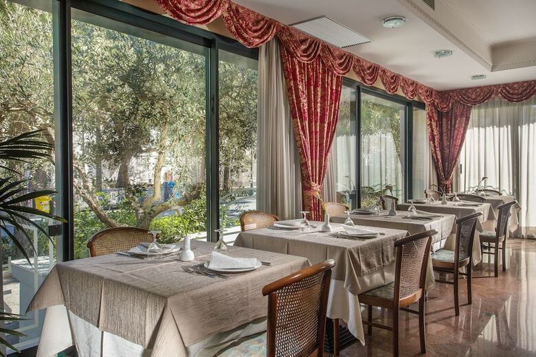 Hotel Zeus