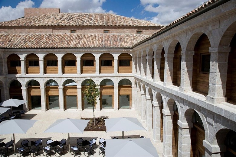 Hotel Parador De Alcal� De Henares