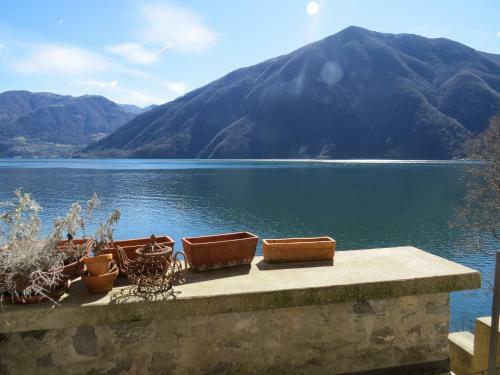 2 Lake View Apartments Near Lugano