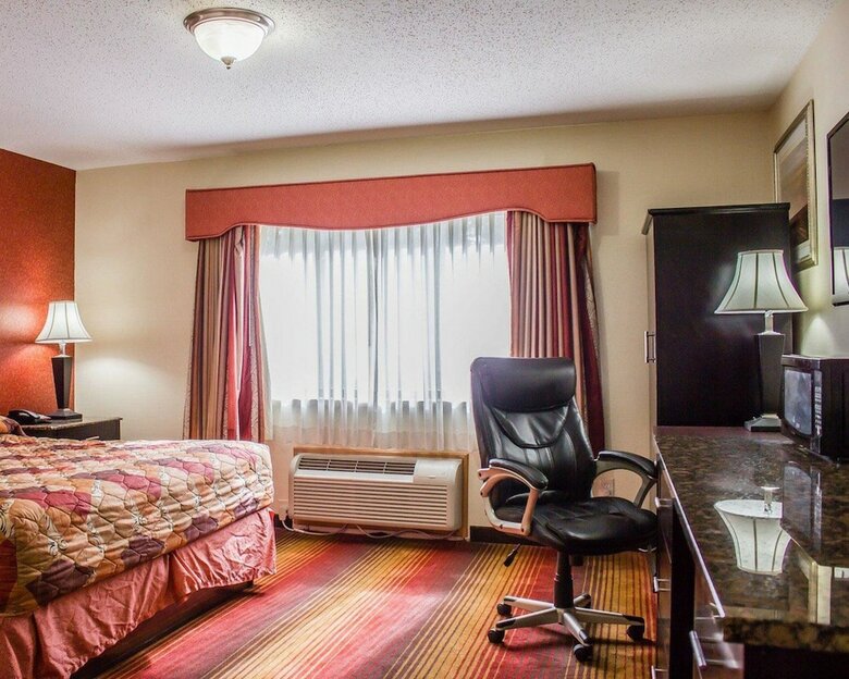 Hotel Rodeway Inn Macarthur Airport