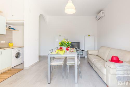 Apartment In Torre Canne/kampanien 33481