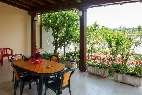 Cottage In Torre Dell'orso With Garden M198