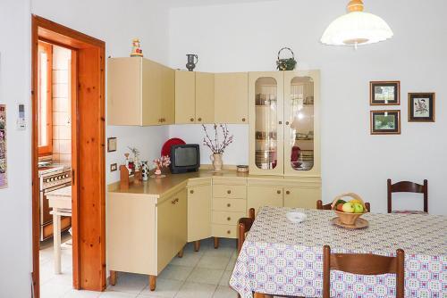 Cottage In Torre Dell'orso With Garden M198