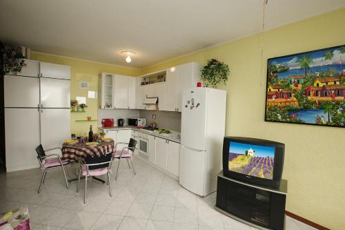 Toscolano-maderno Apartment Sleeps 6