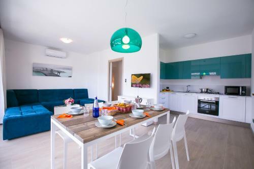 Tremezzo Villa Sleeps 6 Pool Air Con