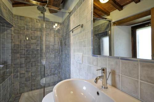 Vernazzano Basso Apartment Sleeps 6 T242205