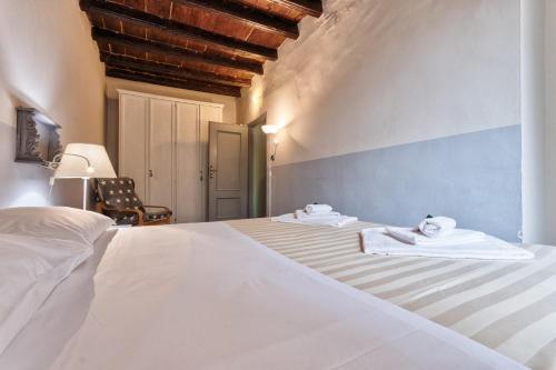 Duomo & Palazzo Reale Charming Apartment