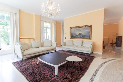 Stresa Villa Sleeps 10 Pool Air Con Wifi