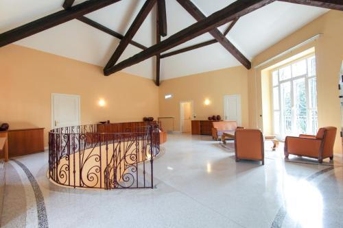 Stresa Villa Sleeps 10 Pool Air Con Wifi