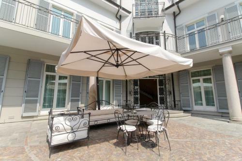 Stresa Villa Sleeps 16 Pool Air Con Wifi