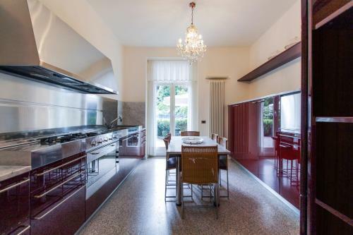 Stresa Villa Sleeps 16 Pool Air Con Wifi