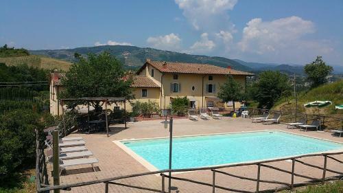 Serravalle Pistoiese Villa Sleeps 8 Pool Wifi