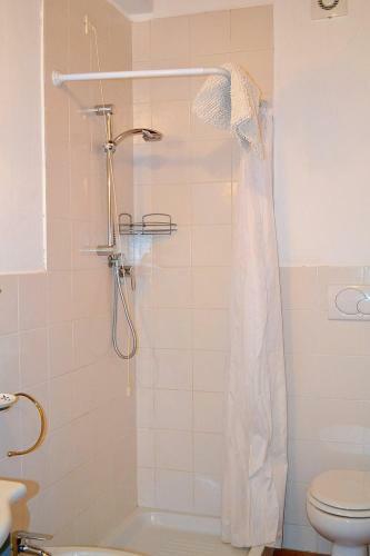 Serravalle Pistoiese Villa Sleeps 8 Pool Wifi
