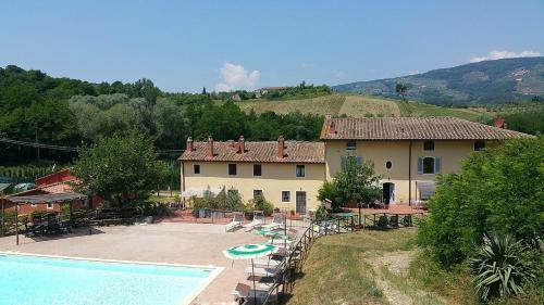 Serravalle Pistoiese Villa Sleeps 10 Pool Wifi