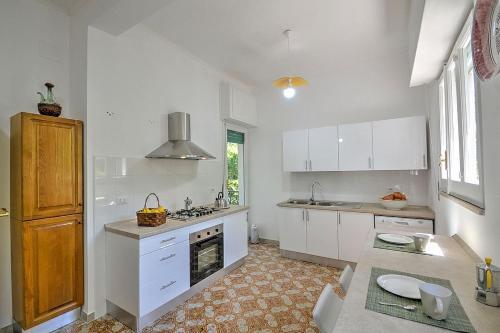 Sorrento Villa Sleeps 16 Air Con Wifi