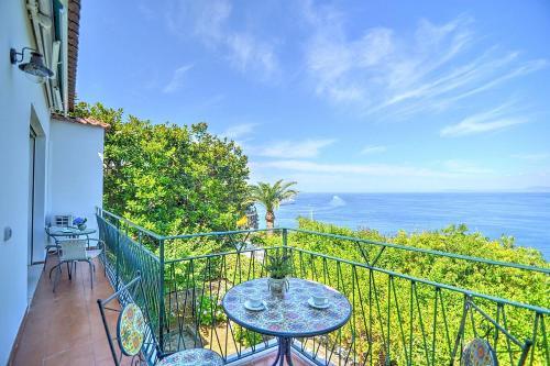 Sorrento Villa Sleeps 16 Air Con Wifi