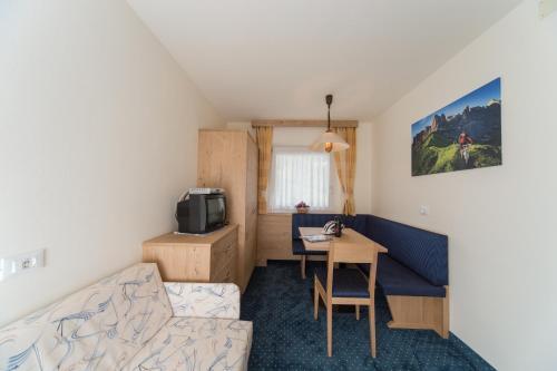 Hostal Kedul Alpine Lodge