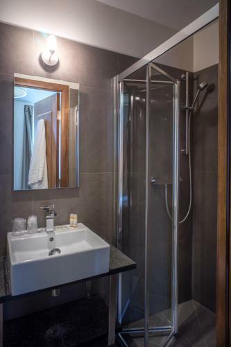Art Hotel Batignolles