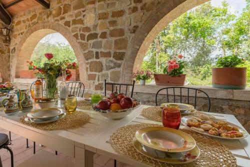 San Giovanni D'asso Villa Sleeps 8 Pool Air Con