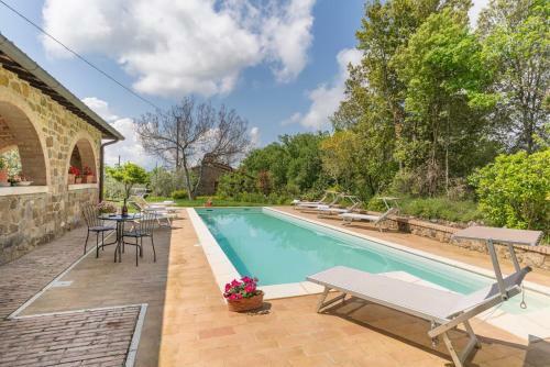 San Giovanni D'asso Villa Sleeps 8 Pool Air Con