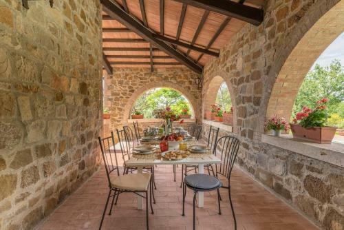 San Giovanni D'asso Villa Sleeps 8 Pool Air Con