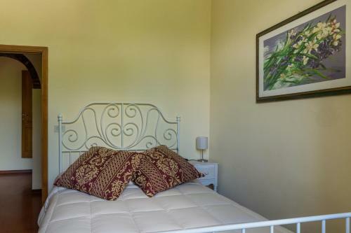 San Giovanni D'asso Villa Sleeps 8 Pool Air Con