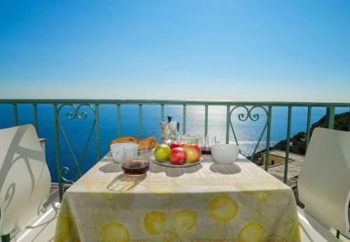 Praiano Apartment Sleeps 5 T721480
