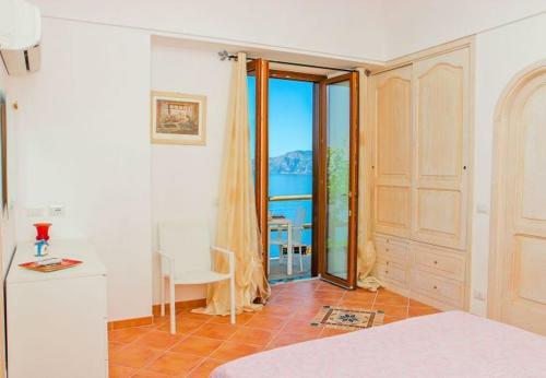 Praiano Apartment Sleeps 4
