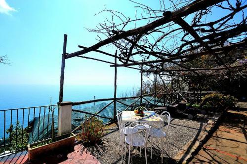 Praiano Villa Sleeps 5 Air Con Wifi
