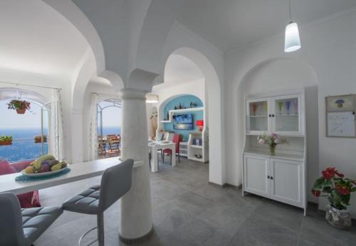 Praiano Apartment Sleeps 4 T721497