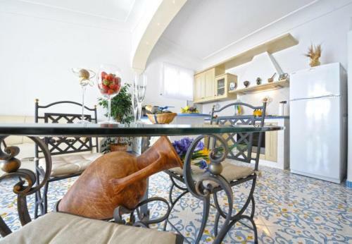 Praiano Apartment Sleeps 6 T721478
