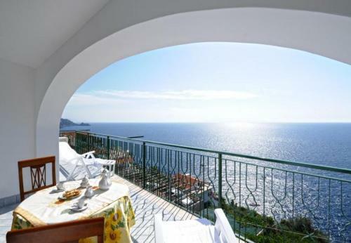 Praiano Apartment Sleeps 6 T721478
