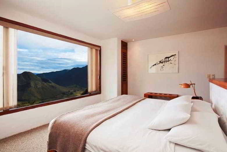 El Crater Hotel