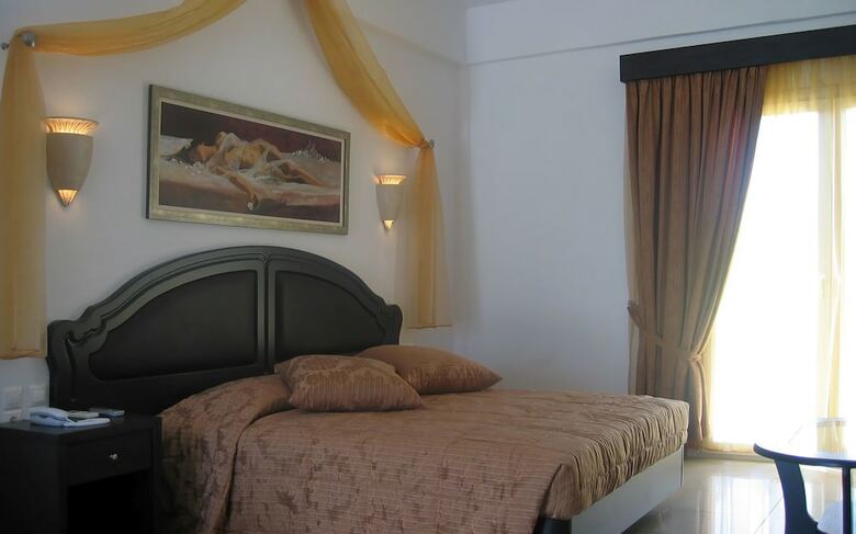 Giannoulaki Village Hotel