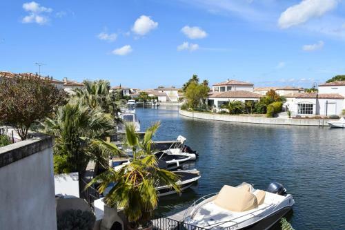 Aigues-mortes Villa Sleeps 4 Pool Air Con Wifi