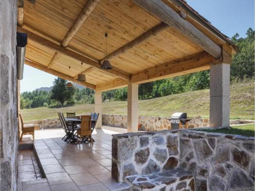 Five-bedroom Holiday Home In Bagnols En Foret