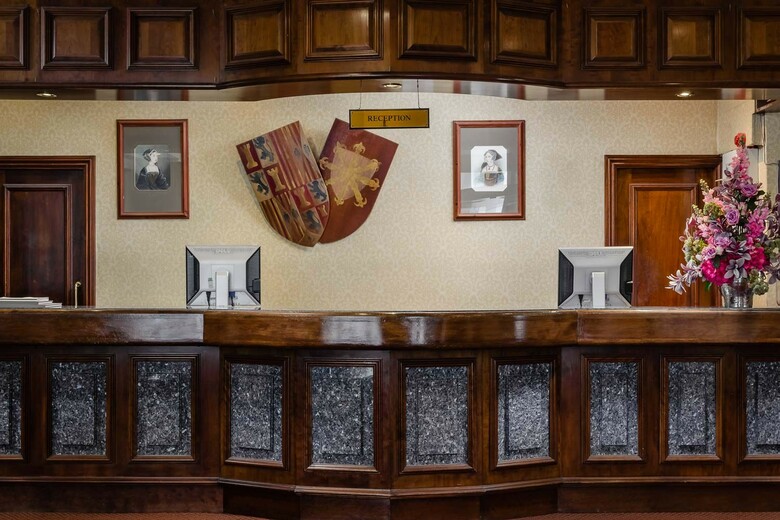 Hotel Henry Viii