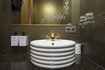 Hotel Kantarellis' Suites